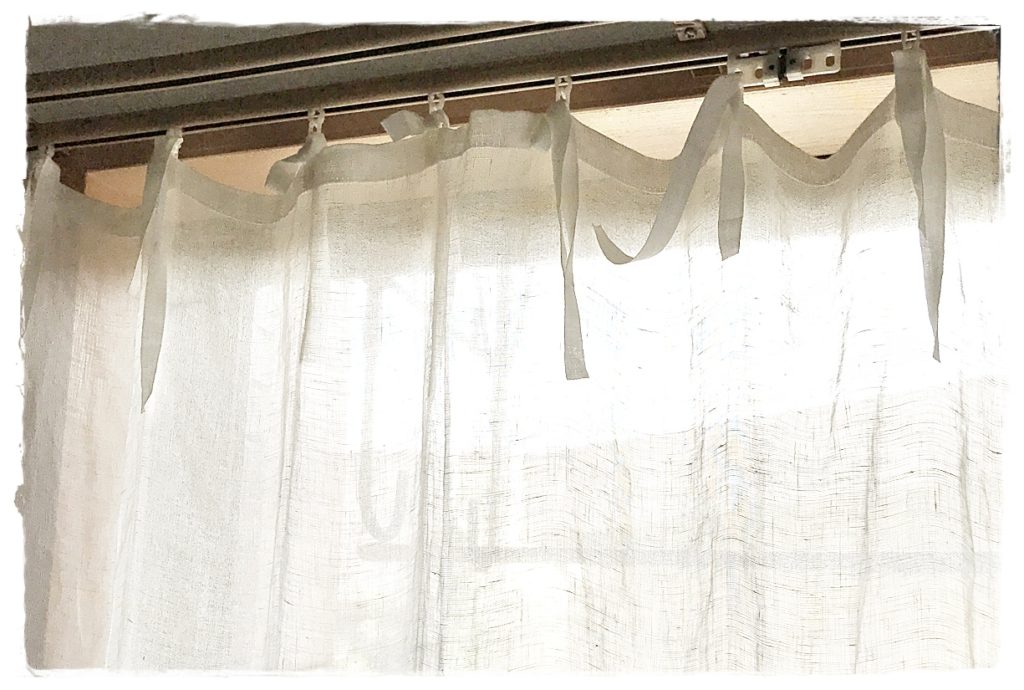 リネンカーテン　リボンスタイル　機能性レール付け