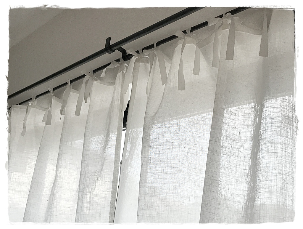 アイアン正面ダブル付け及びリネンカーテン